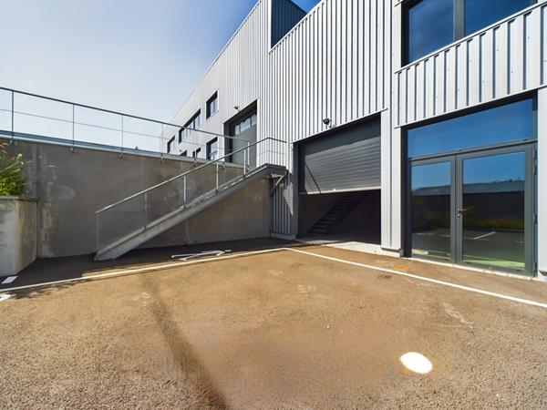 Local d'activité Mesigny 150 m2
