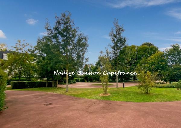 À vendre sur CABOURG Appartement 3 pièces de 54 m² avec garage et borne individuelle de recharge pour voiture électrique.