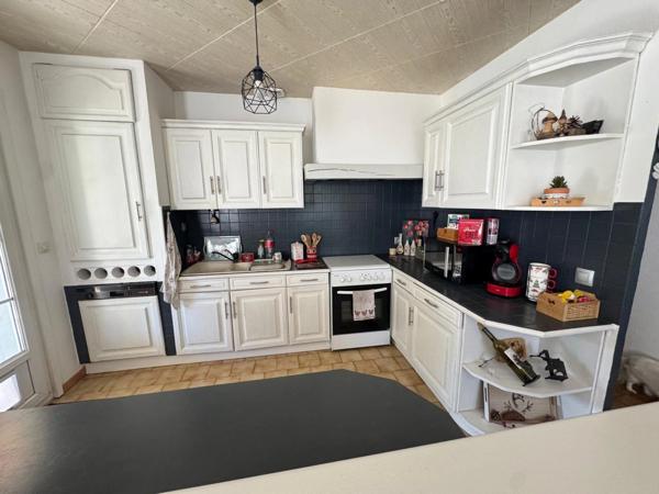 ☀️ EXCLUSIVITÉ – Charmante maison individuelle de plain-pied avec piscine et 2 garages à Peyruis ☀️