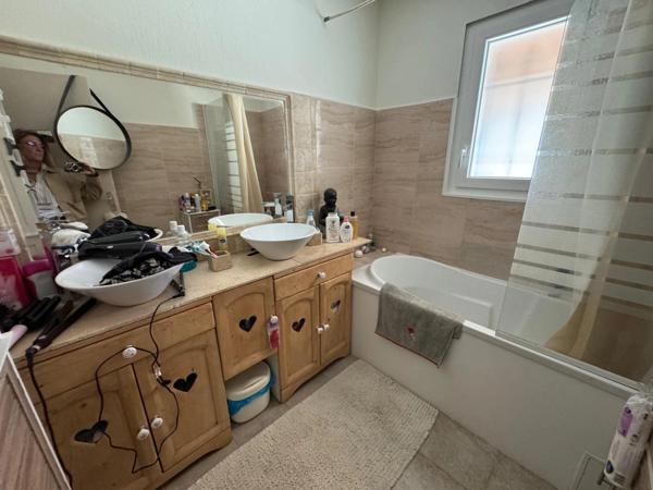 ☀️ EXCLUSIVITÉ – Charmante maison individuelle de plain-pied avec piscine et 2 garages à Peyruis ☀️