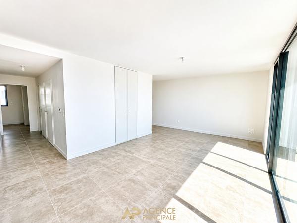 Appartement T4 / Terrasse / Parking / Cave - proche mer - La Rochelle 399 000 € **  - Référence  JH676ED5