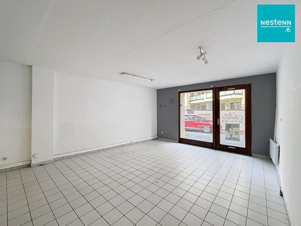 Local commercial  / professionnel - Montrond Les Bains 46 m²