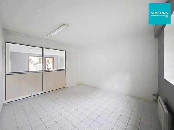 Local commercial  / professionnel - Montrond Les Bains 46 m²