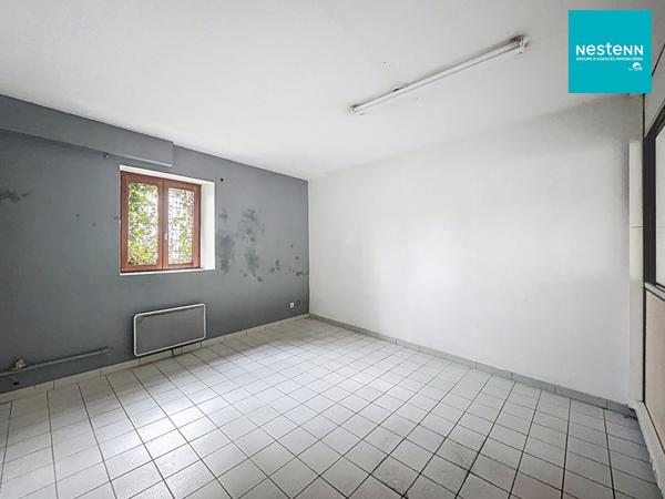 Local commercial  / professionnel - Montrond Les Bains 46 m²