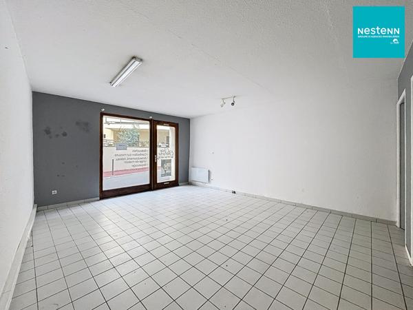 Local commercial  / professionnel - Montrond Les Bains 46 m²