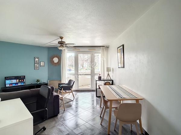 A LOUER- Appartement de type T2 meublé et lumineux à Grenoble avec balcon et stationnement protégé