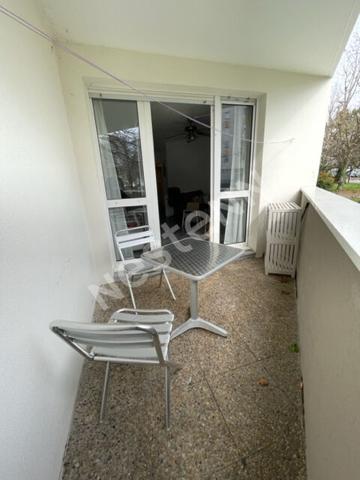 A LOUER- Appartement de type T2 meublé et lumineux à Grenoble avec balcon et stationnement protégé