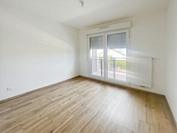 À Martignas-Sur-Jalle, appartement en location, balcon et 2 places de parking