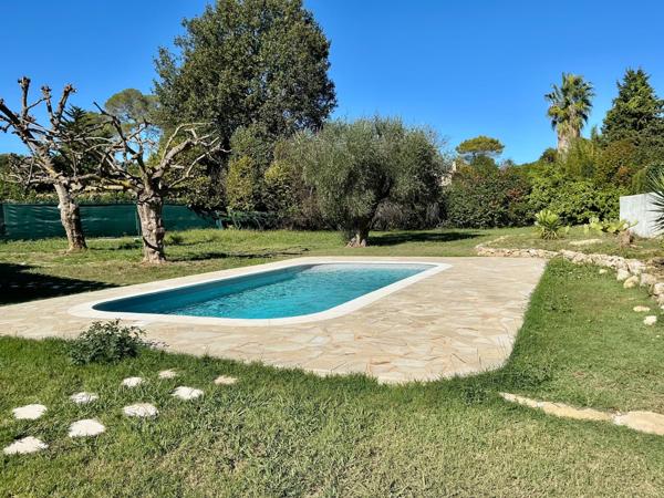 Mougins Tzang : Maison de plain pied, 4 chambres, jardin et piscine au calme
