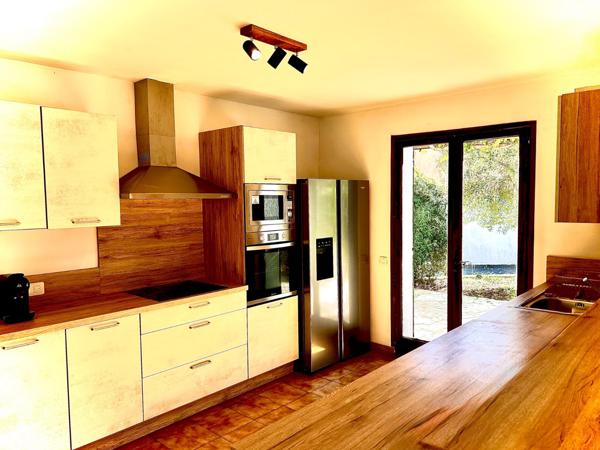 Mougins Tzang : Maison de plain pied, 4 chambres, jardin et piscine au calme