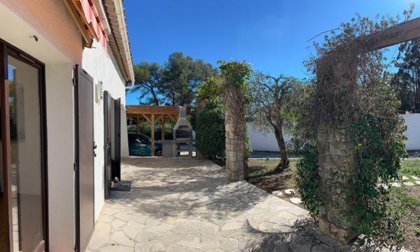 Mougins Tzang : Maison de plain pied, 4 chambres, jardin et piscine au calme