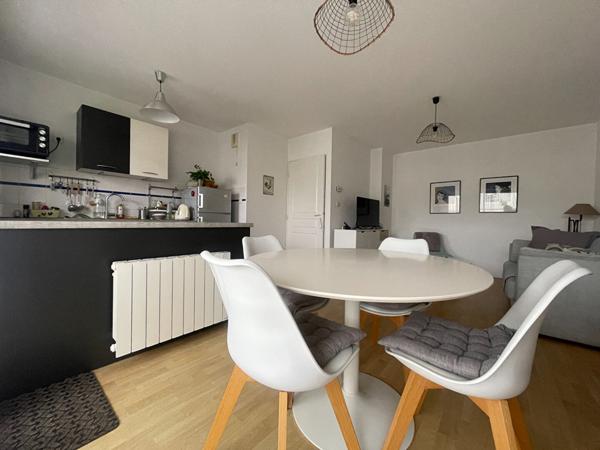 Appartement à vendre à Vannes 2 pièces 45 m² ascenseur balcon garage parking