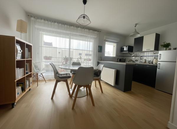 Appartement à vendre à Vannes 2 pièces 45 m² ascenseur balcon garage parking