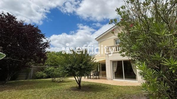 Maison
         6 pièces
        - 157 m² Exclusivité 710 000 € *