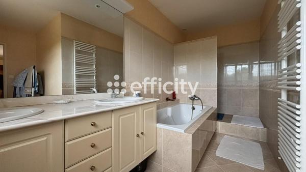 Maison
         6 pièces
        - 157 m² Exclusivité 710 000 € *