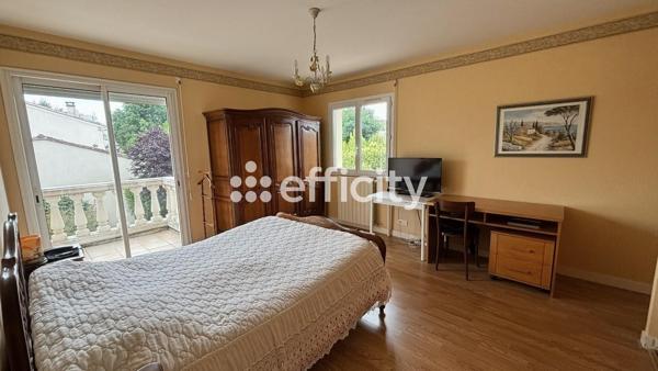 Maison
         6 pièces
        - 157 m² Exclusivité 710 000 € *
