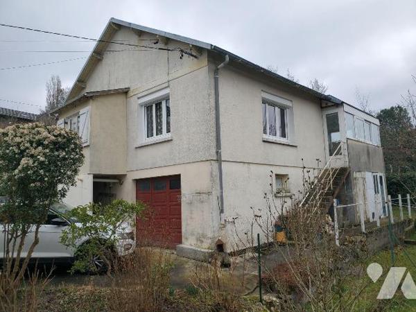 Maison à Vendre à Guéret (23000) en Creuse (23) comprenant : 
-	Sous sol de garage/atelier, ch...