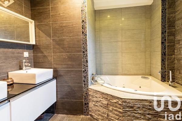 Maison traditionnelle 6 pièces de 135 m² à Beynes (78650)