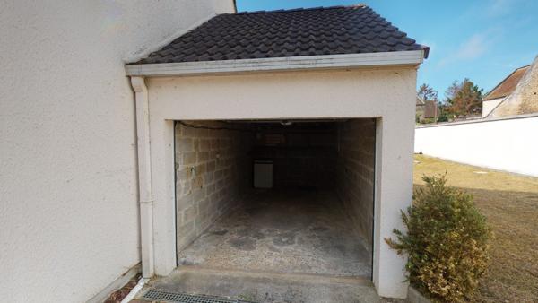 Pavillon à Douvres La Delivrande avec un grand terrain