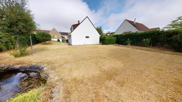 Pavillon à Douvres La Delivrande avec un grand terrain