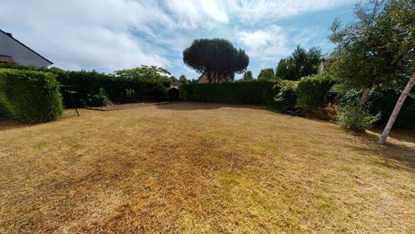 Pavillon à Douvres La Delivrande avec un grand terrain
