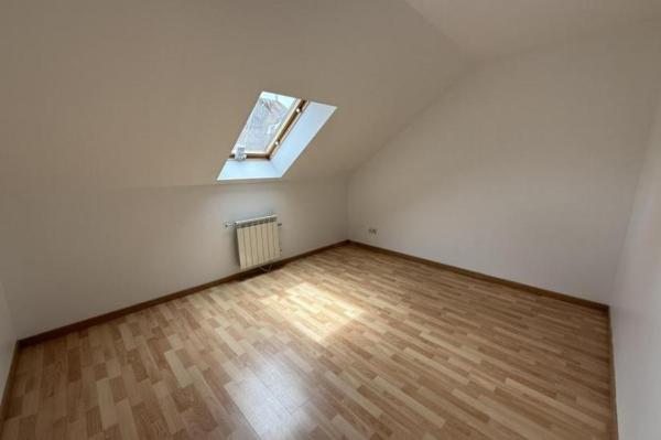 Location - Appartement 3 pièces 57 m 2 LA SUZE SUR SARTHE (72210)