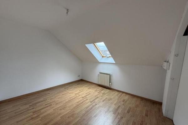 Location - Appartement 3 pièces 57 m 2 LA SUZE SUR SARTHE (72210)
