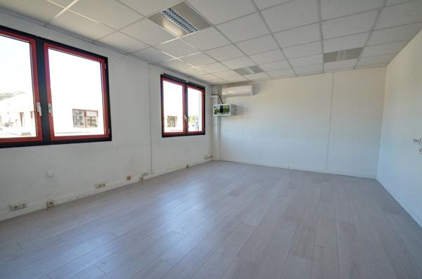 Aubagne (13400) AUBAGNE - Proche La Penne - Bureaux 40 m²