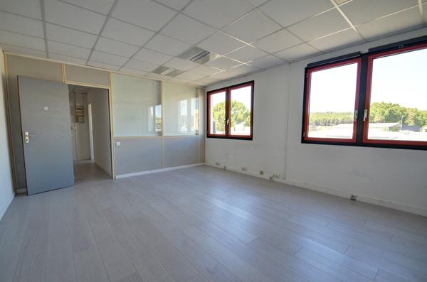 Aubagne (13400) AUBAGNE - Proche La Penne - Bureaux 40 m²