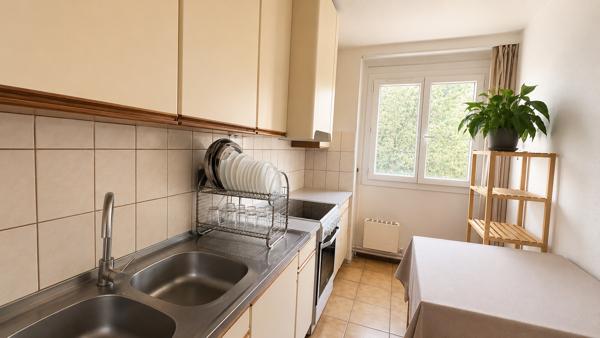 Grand F2 avec balcon et parking