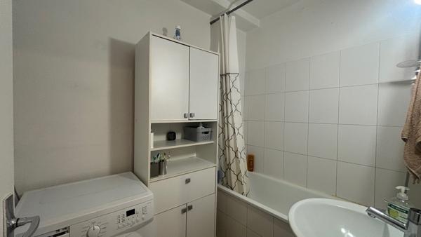 Grand F2 avec balcon et parking