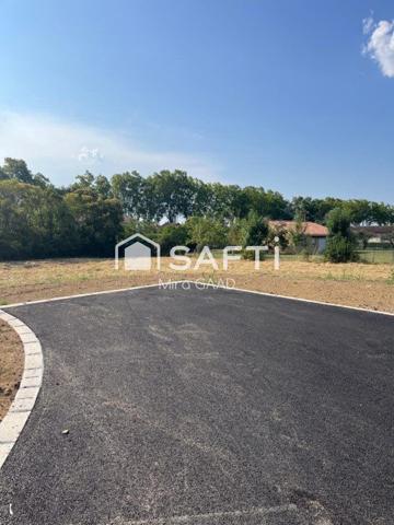 Terrain plat 1324 m2 viabilisé libre tout constructeur