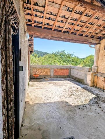 Maison en pierre DPE C avec jardin et terrasse