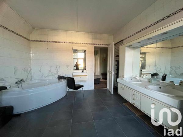 Maison à vendre 10 pièces 224 m² Saint-Just-en-Chaussée