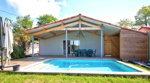 BON ENCONTRE - Maison de plain-pied de 2022 de 103m² avec 3 chambres, jardin, piscine et dépendance.