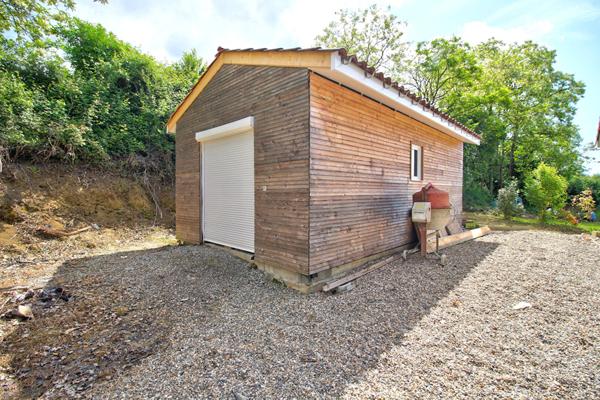 BON ENCONTRE - Maison de plain-pied de 2022 de 103m² avec 3 chambres, jardin, piscine et dépendance.