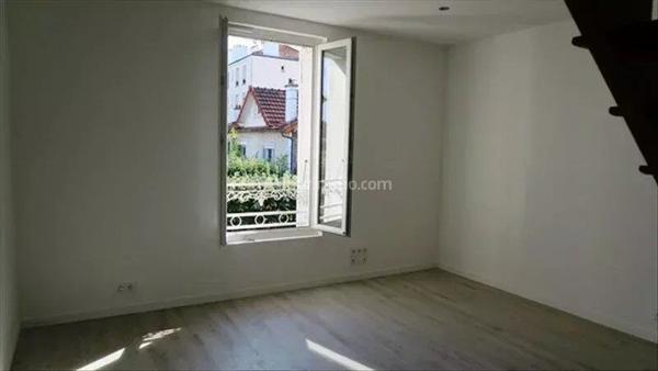 Location                                                      Appartement
                        
                     4 pièces                      70 m2                     à Joinville-le-Pont