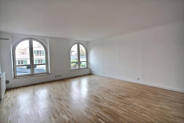 Carnot-Gambetta : Superbe 5 pièces rénové avec double séjour + cave + 2 places de parking