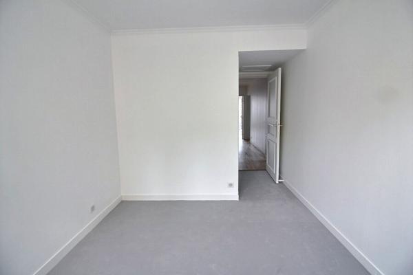 Carnot-Gambetta : Superbe 5 pièces rénové avec double séjour + cave + 2 places de parking