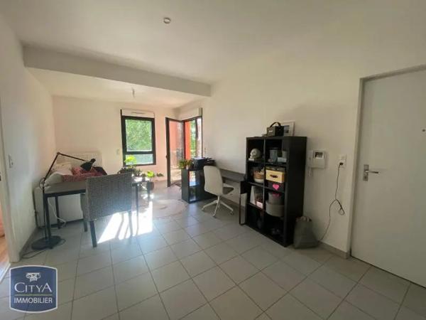Appartement à louer 2 pièces 41.68m² Tours (37000)