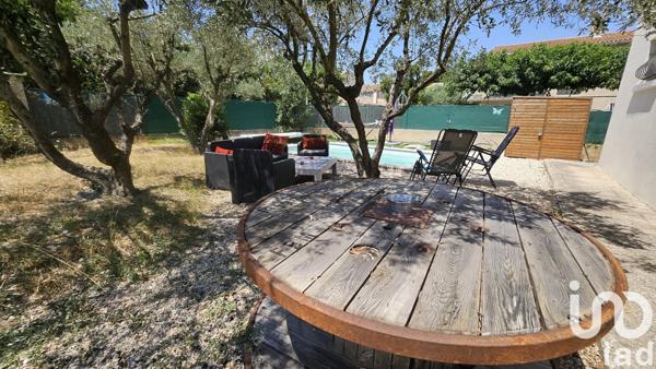 Maison à vendre 6 pièces 159 m² Saint-Saturnin-lès-Avignon