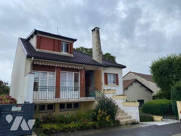 BERRU, sur une parcelle de 771 m², maison avec piscine et garage indépendant