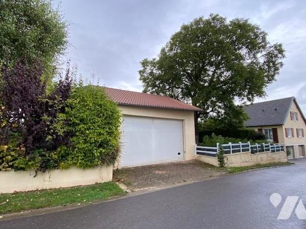 BERRU, sur une parcelle de 771 m², maison avec piscine et garage indépendant