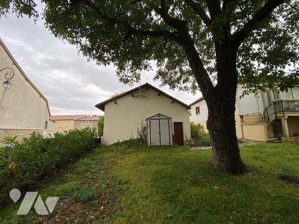 BERRU, sur une parcelle de 771 m², maison avec piscine et garage indépendant