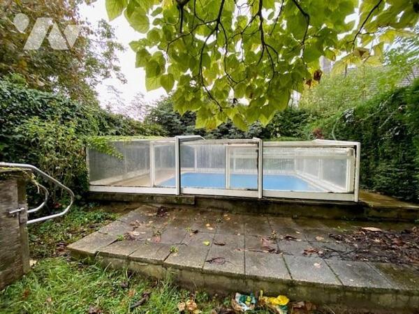 BERRU, sur une parcelle de 771 m², maison avec piscine et garage indépendant