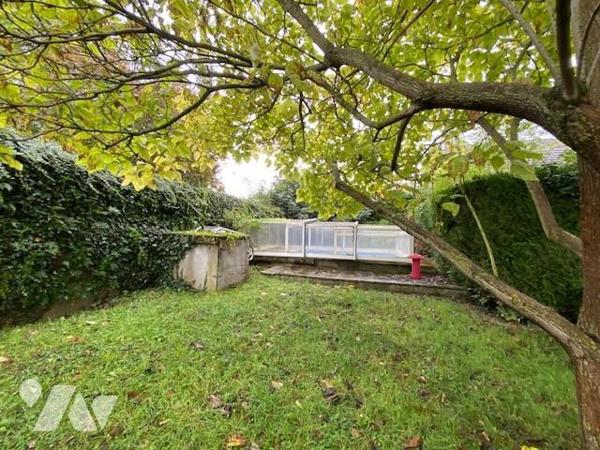 BERRU, sur une parcelle de 771 m², maison avec piscine et garage indépendant