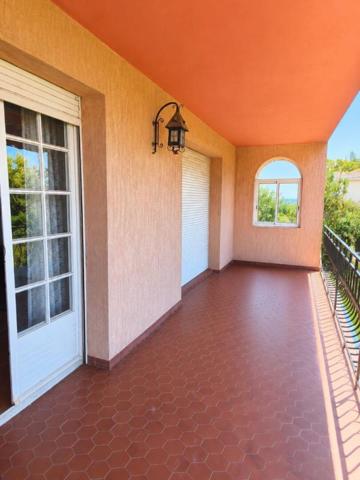 Maison BOULOURIS- SAINT-RAPHAEL 7 pièce(s) 184 m2