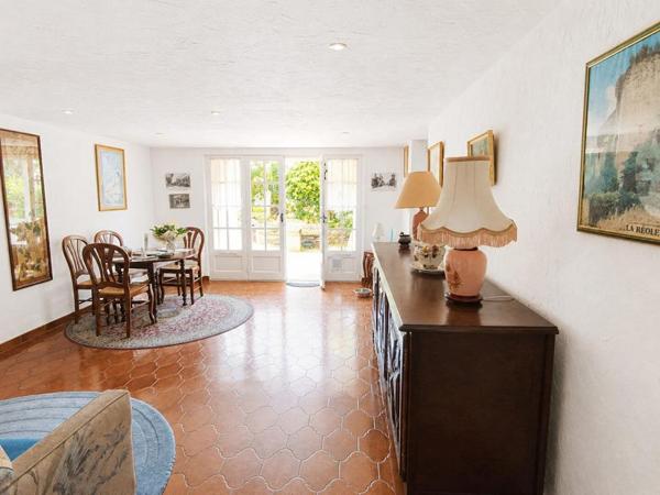Maison BOULOURIS- SAINT-RAPHAEL 7 pièce(s) 184 m2