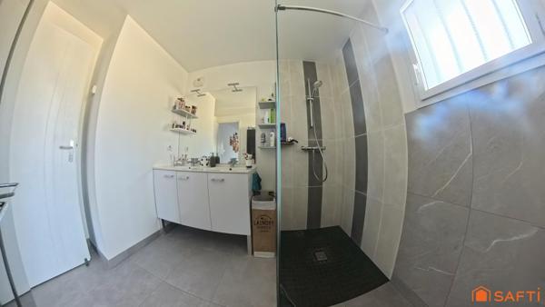 Maison contemporaine au calme d'un paisible hameau breton, à deux pas de la Ria d'ETEL.