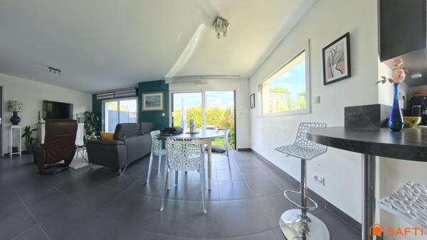 Maison contemporaine au calme d'un paisible hameau breton, à deux pas de la Ria d'ETEL.